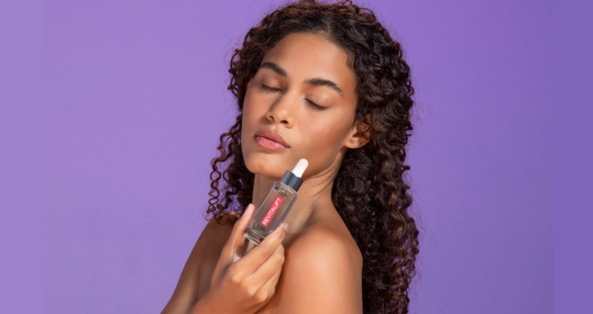 Aposte na hidratação facial para evitar as espinhas no rosto